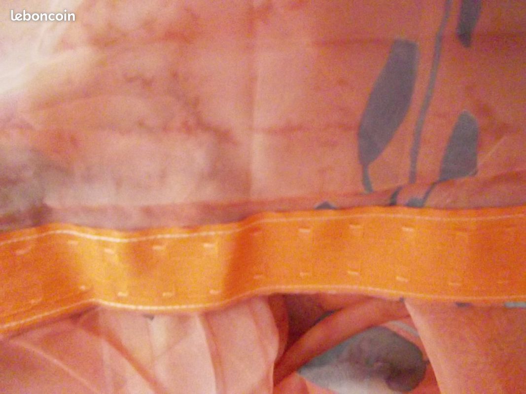 Rideau tergal orange et feuillage vert (image 1)