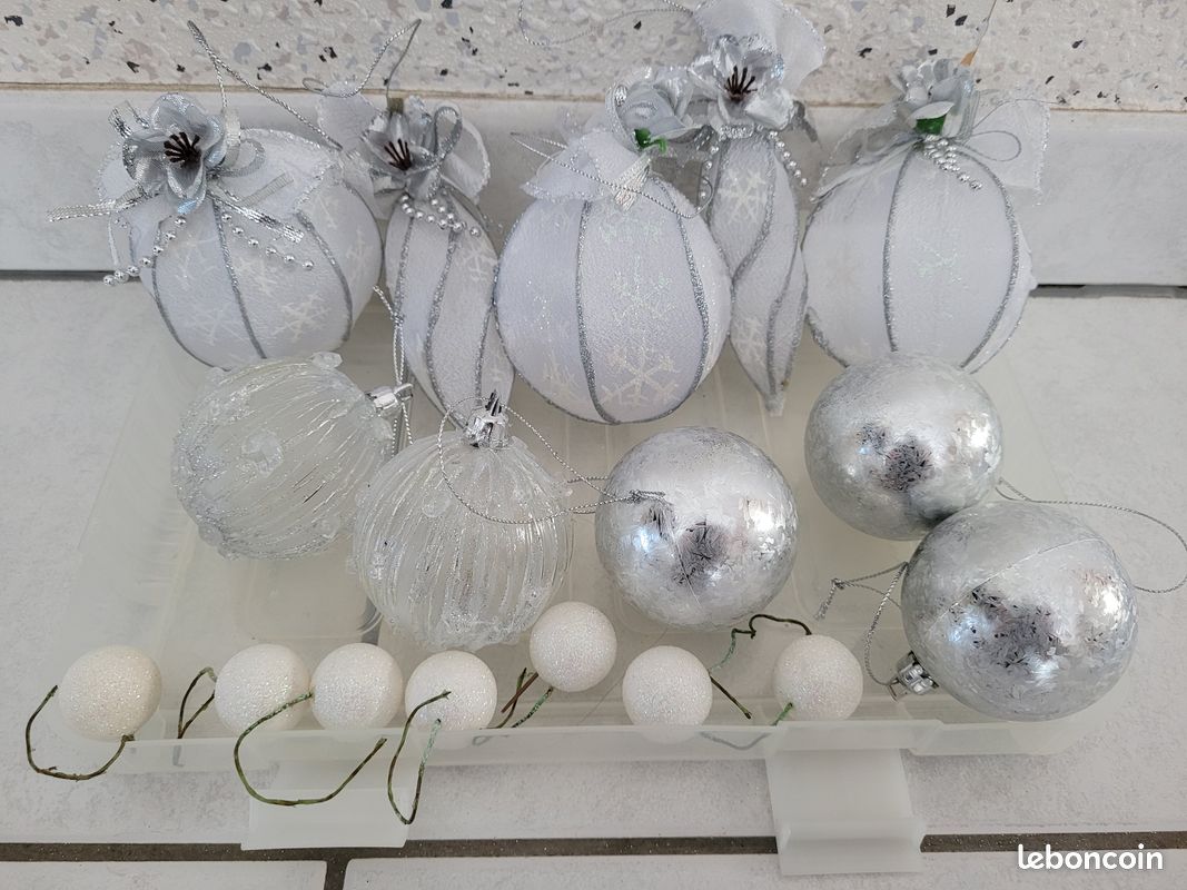 Lot décorations blanches et argentées neuves (image 1)