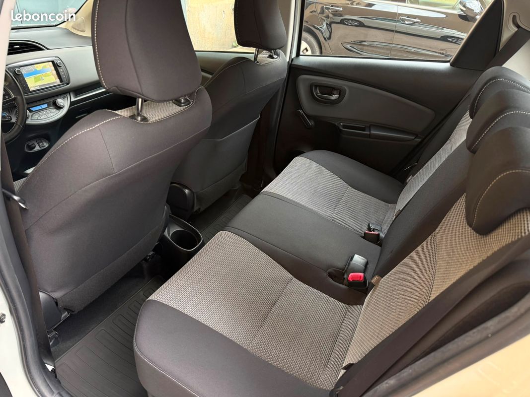 Toyota Yaris HSD 100h Dynamic 5p / 1ere main / Garantie 12 mois (image 8)