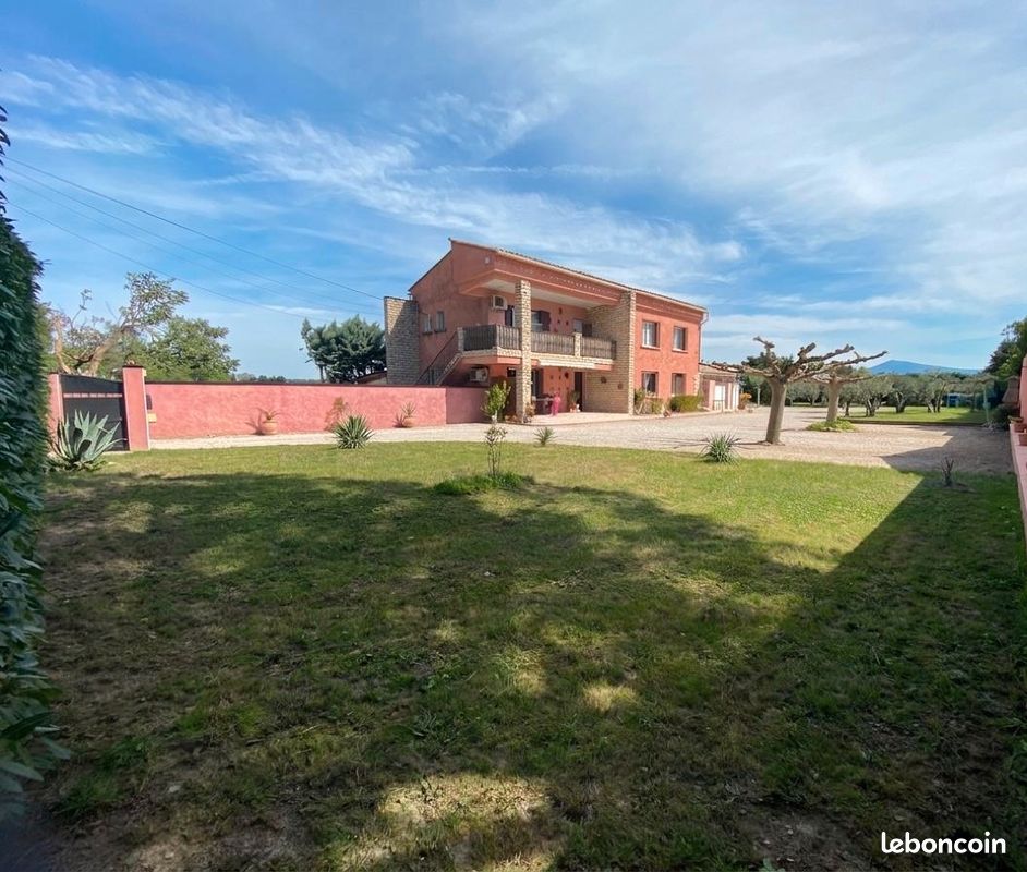 Terrain 9 pièces 240 m² · à Jonquières · 240 m² · 520 000 €