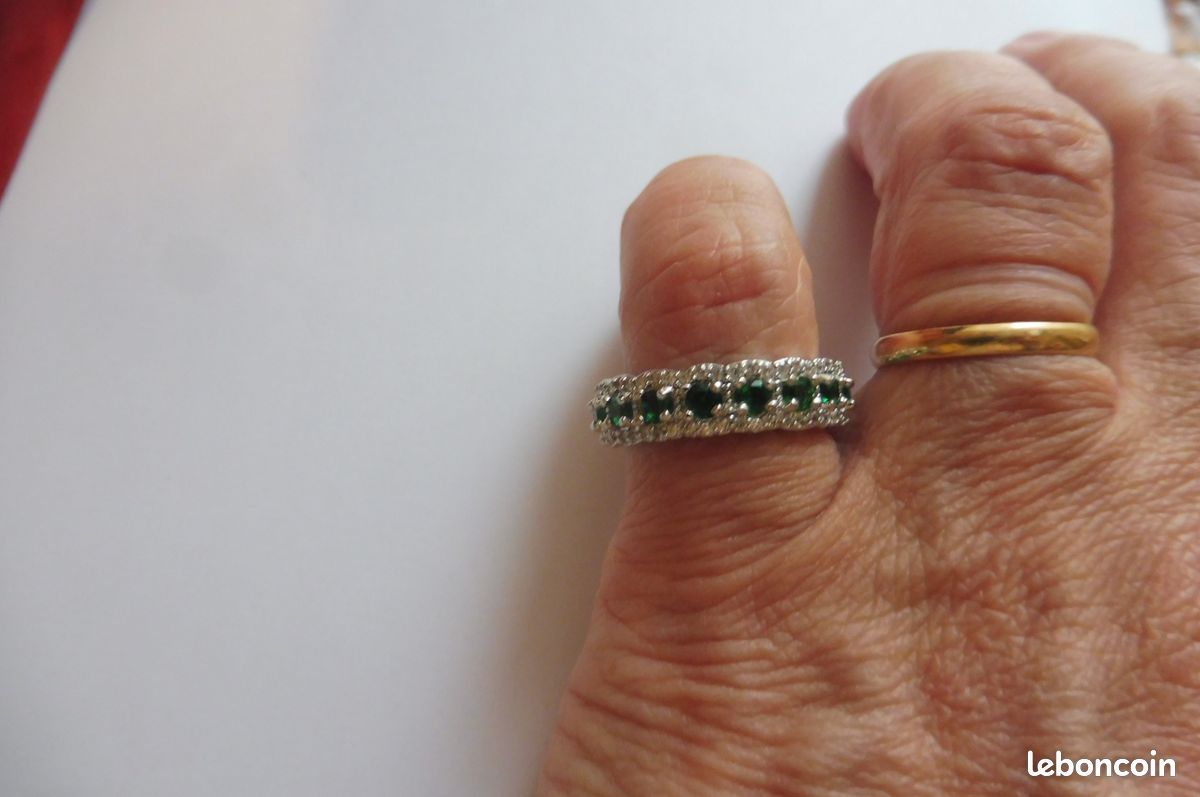 Bague alliance métal argenté sertie zircons strass cristaux