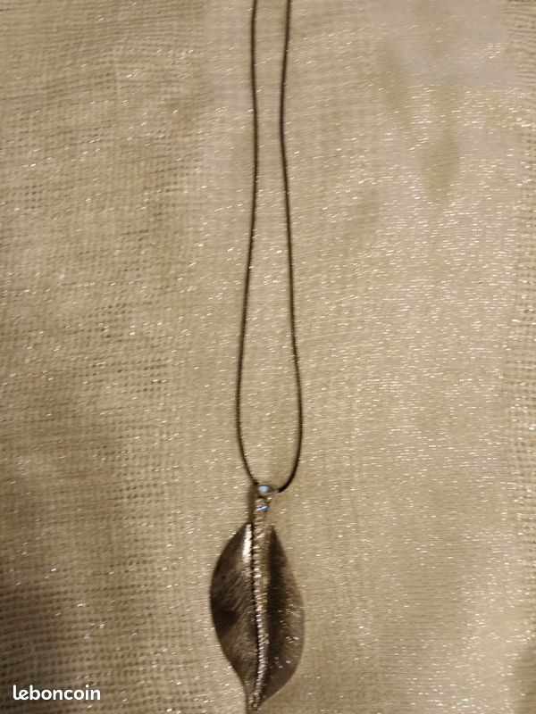 Collier plume (image 2)