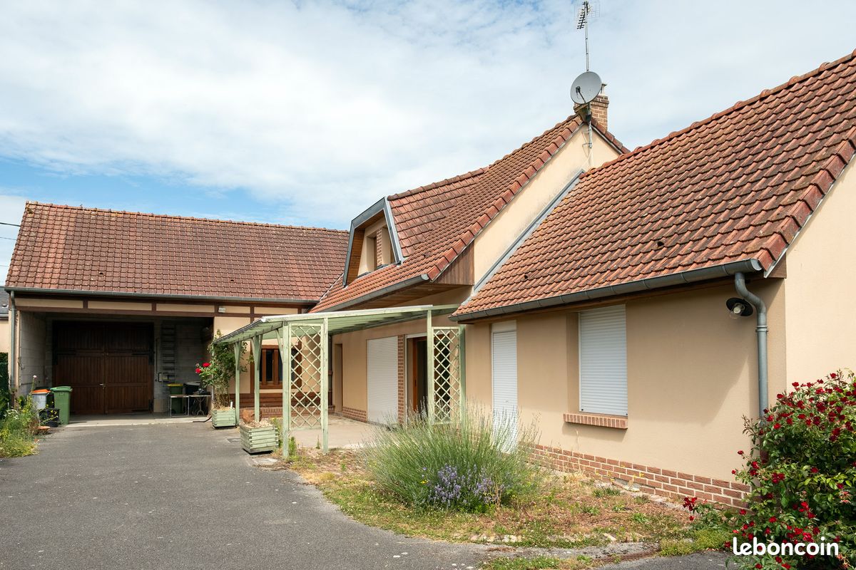 Maison 7 pièces 162 m² · à Saint-Sauflieu · 162 m² · 327 000 €