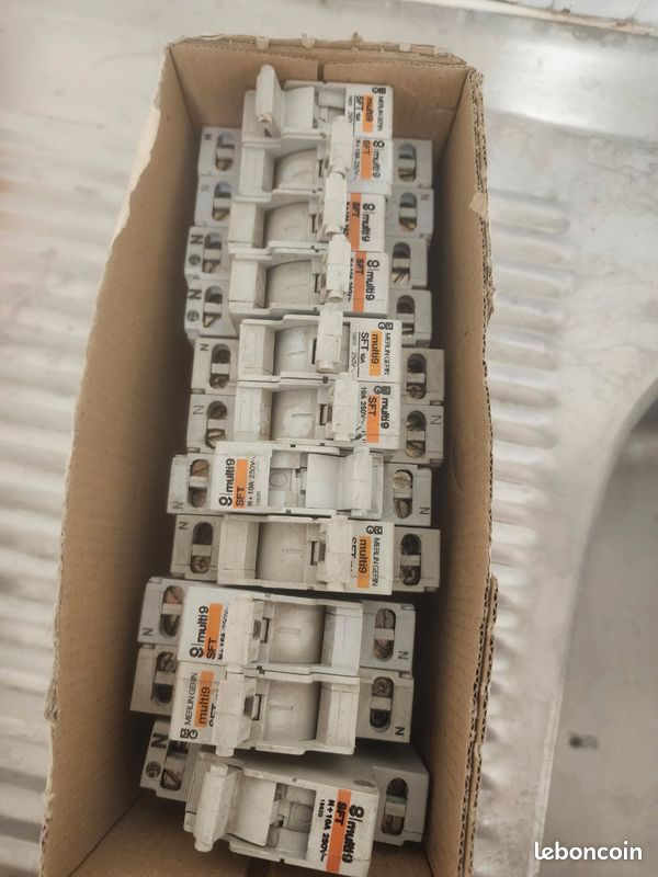 Disjoncteur électrique et porte de fusible (image 8)