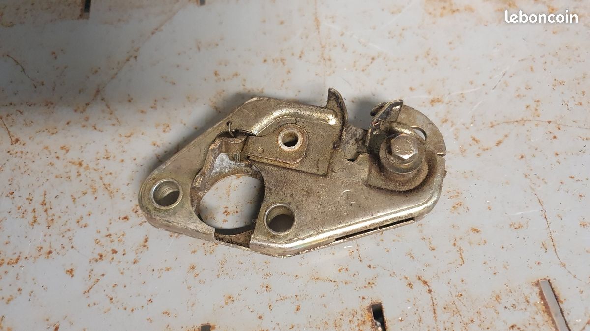 Serrure coffre BMW E30 (image 2)