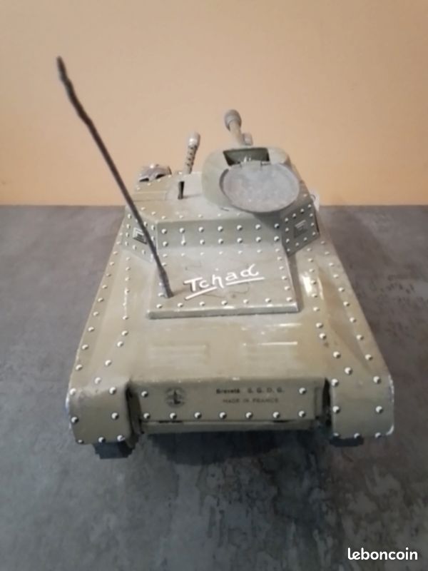 CHAR TANK JOUSTRA JOUET VINTAGE (Gebraucht) in FRIBOURG für CHF 49 – mit Lieferung auf