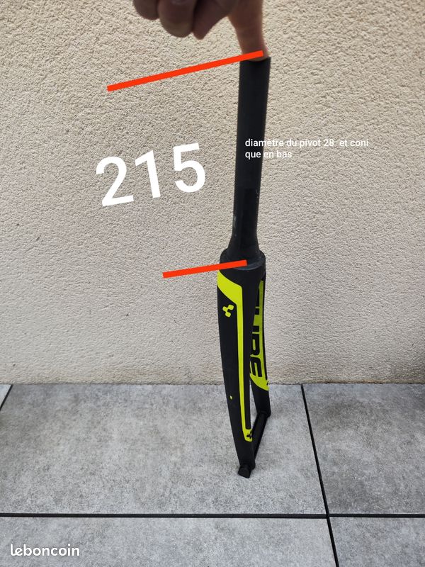 Fourche Carbone Vélo Route Noire Pivot 26 Cm Course Occasion