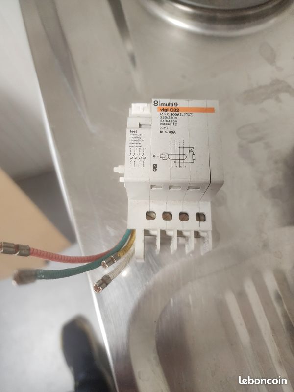 Disjoncteur électrique et porte de fusible (image 4)