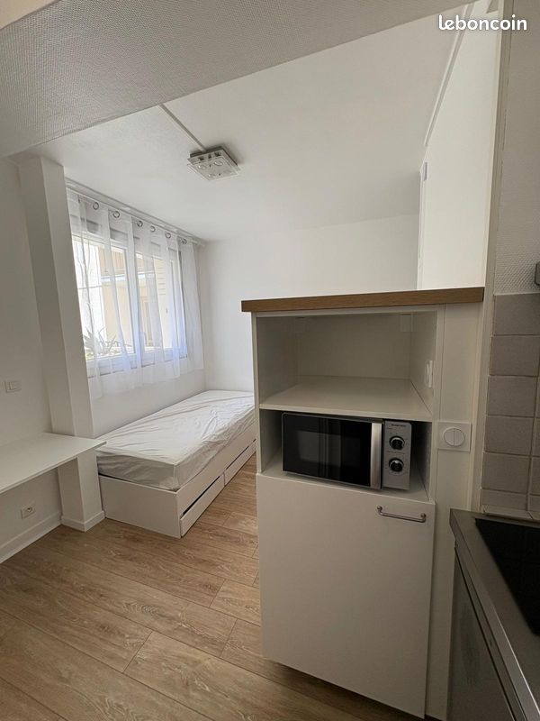 Appartement 1 pièce 13 m² · à Versailles · 13 m² · 600 €