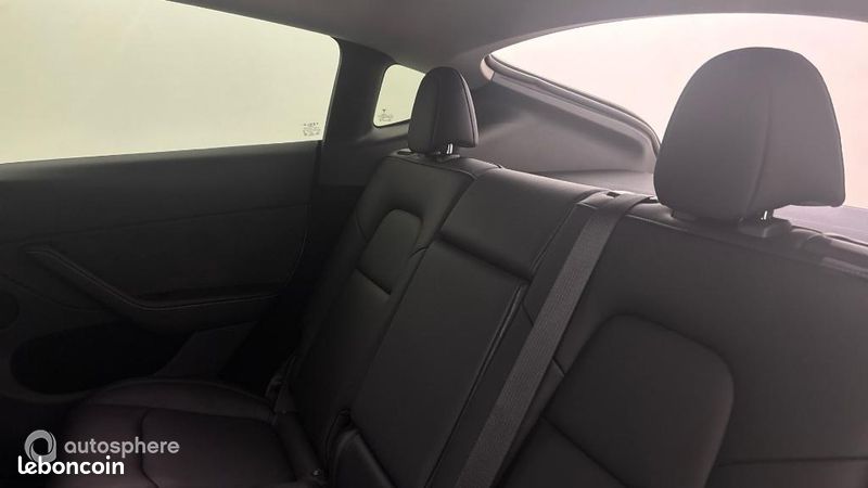 Tesla Model Y Standard RWD (image 13)
