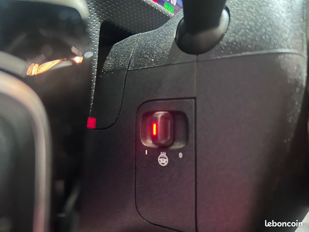 Mercedes-Benz CLASSE CLA 250e AMG Line - Suivi chez Mercedes - Full Options - Camera 360° - Carplay - Toit Ouvrant - Sieges avant Chauffants - Affichage tête haute (image 23)
