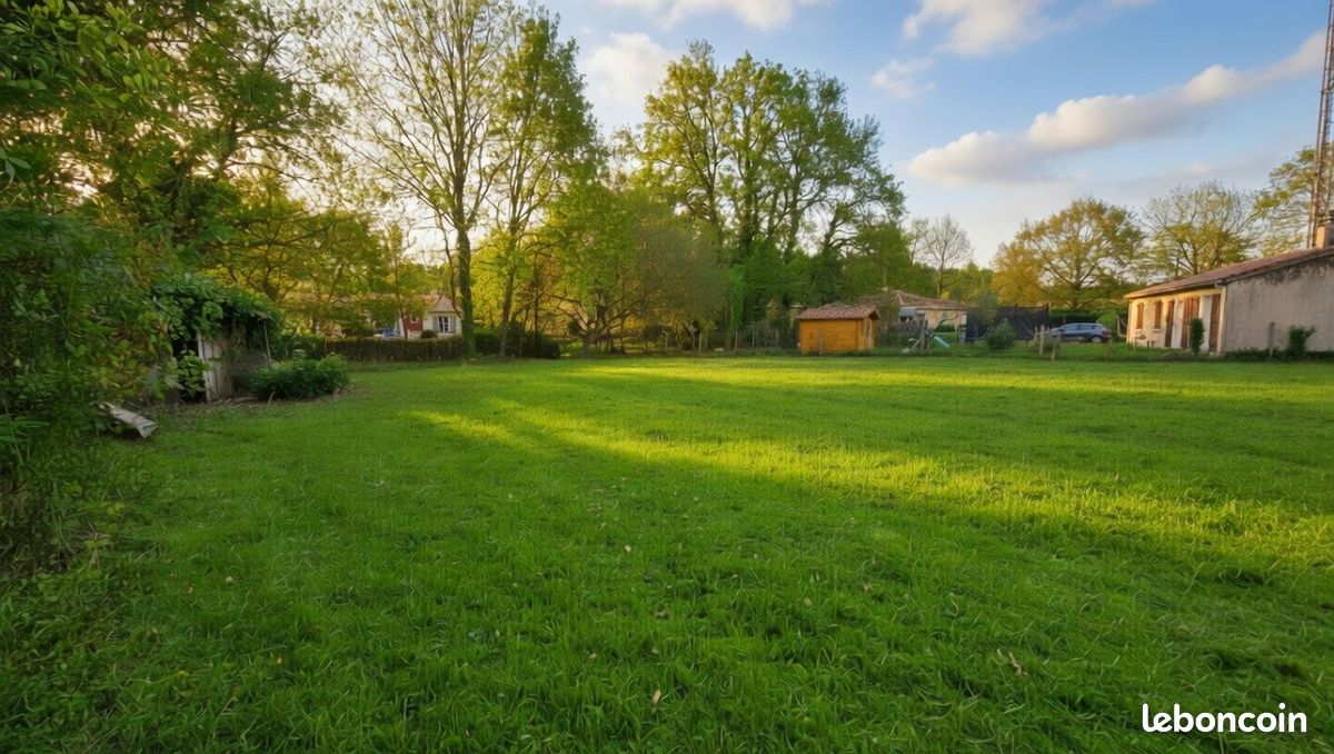Terrain à bâtir de 493 m² à BRACH (33) · 105 000 €
