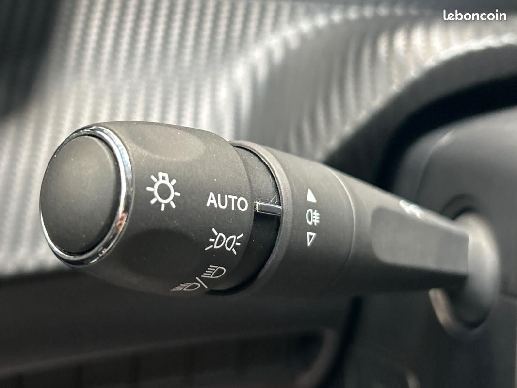 Peugeot 208 ALLURE PURETECH 100 S&S BVM6 (image 26)