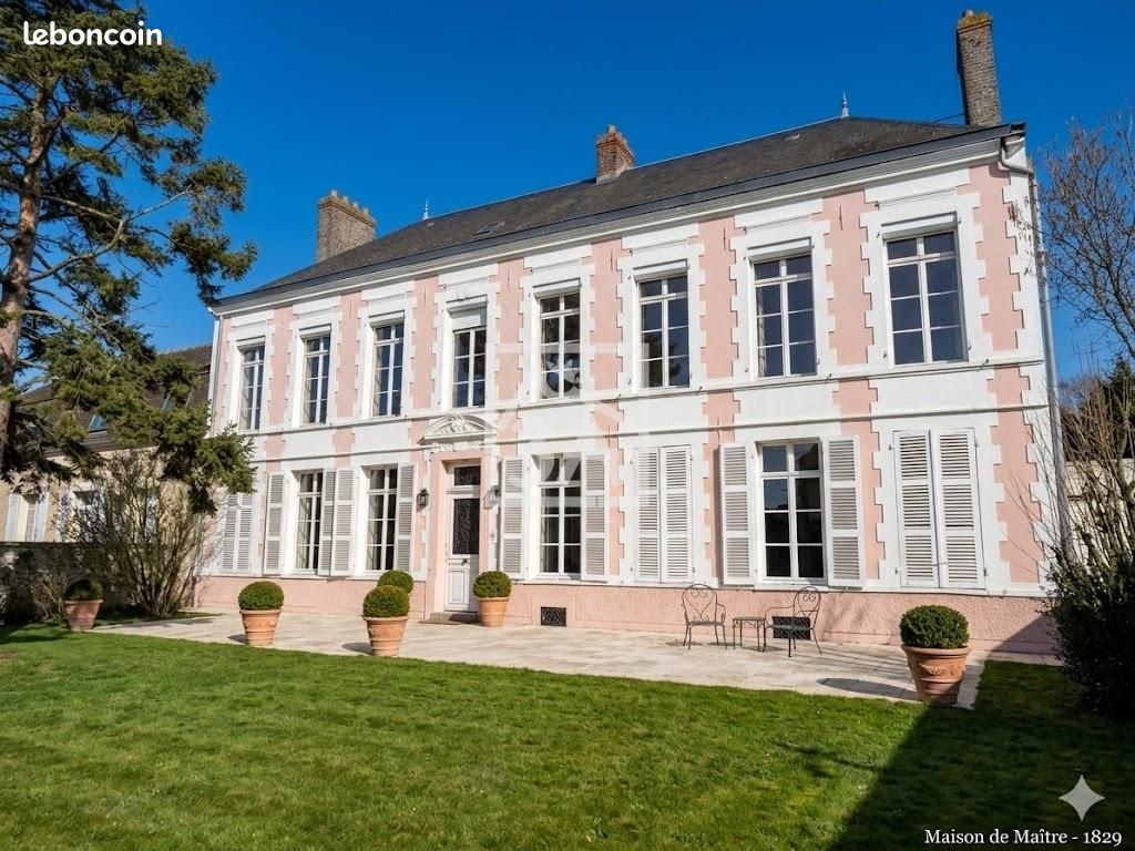Maison 10 pièces 263 m² · à Moulle · 263 m² · 359 900 €