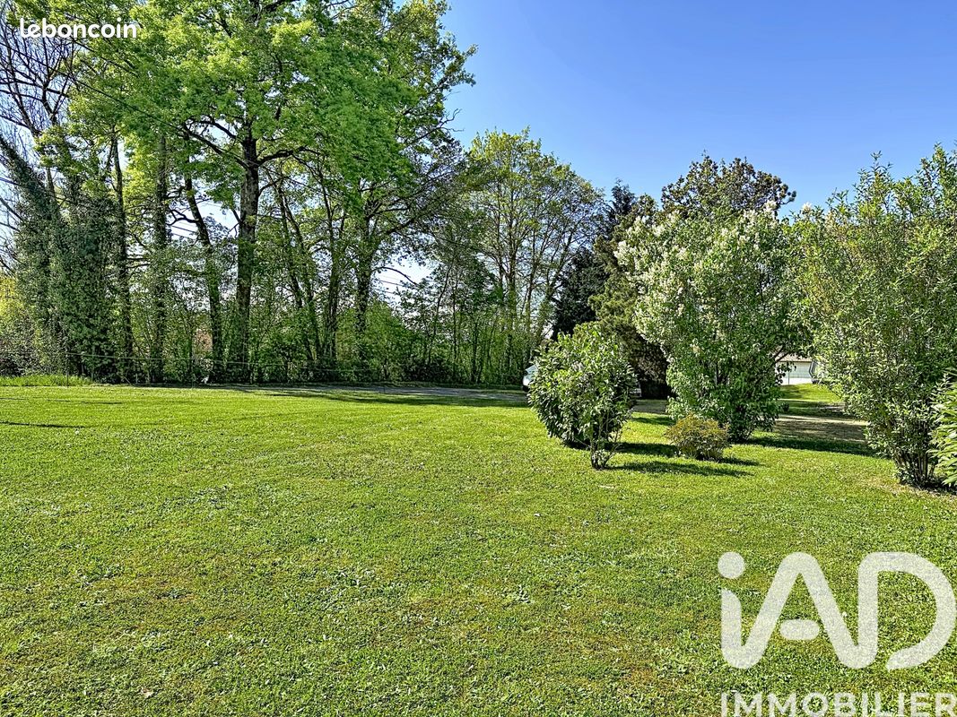 Terrain 1593 m² · à Pers-Jussy · 1 593 m² · 209 000 €