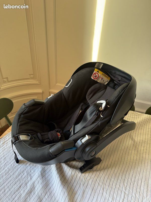 Siège auto i-size YOYO Babyzen - BeSafe noir (image 4)