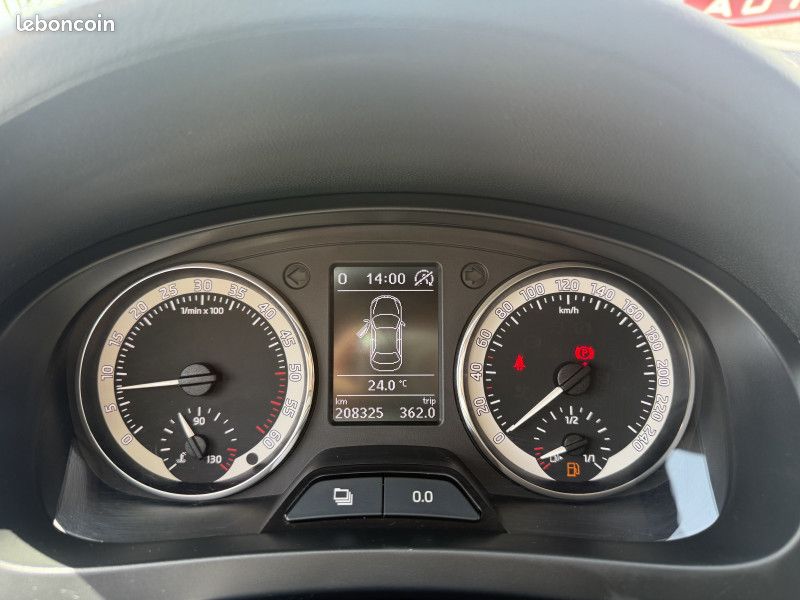 Skoda RAPID 1.6 TDI 105CH CR FAP GREENTEC TOUR DE FRANCE (image 20)
