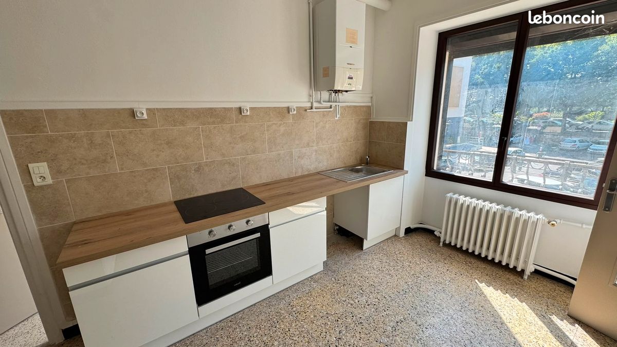 Appartement 3 pièces 90 m² · à Alès · 90 m² · 690 €