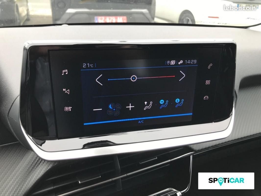Peugeot 208 PureTech 100 S&S BVM6 Style (image 17)