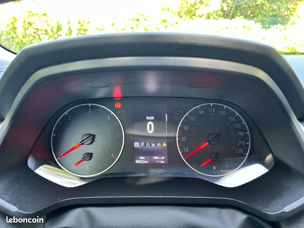RENAULT CAPTUR Blue dCi 115 EDC Zen/ Distribution OK (image 6)