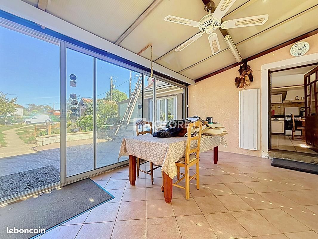 Maison 5 pièces 105 m² · à Vasles · 105 m² · 77 390 €
