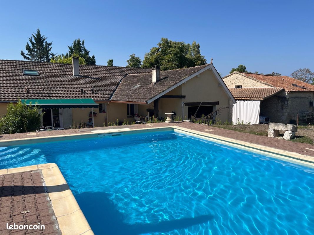 Maison 17 pièces 315 m² · à Saint-Aubin-de-Cadelech · 315 m² · 561 000 €