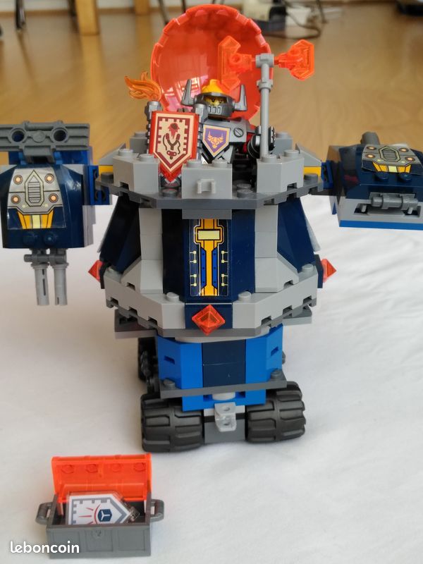 LEGO Nexo Knights Axl's Tower Carrier (image 9)