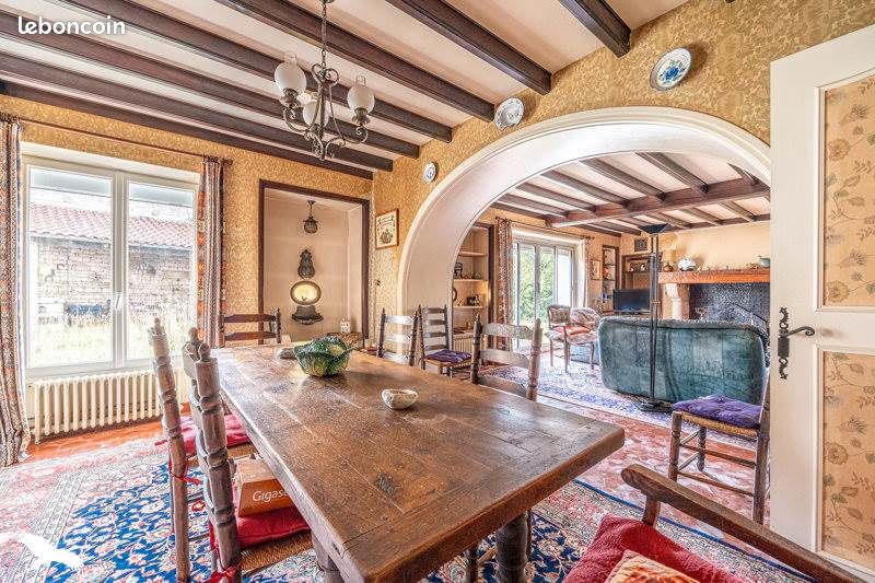Maison 15 pièces 366 m² · à Périgné · 366 m² · 192 240 €