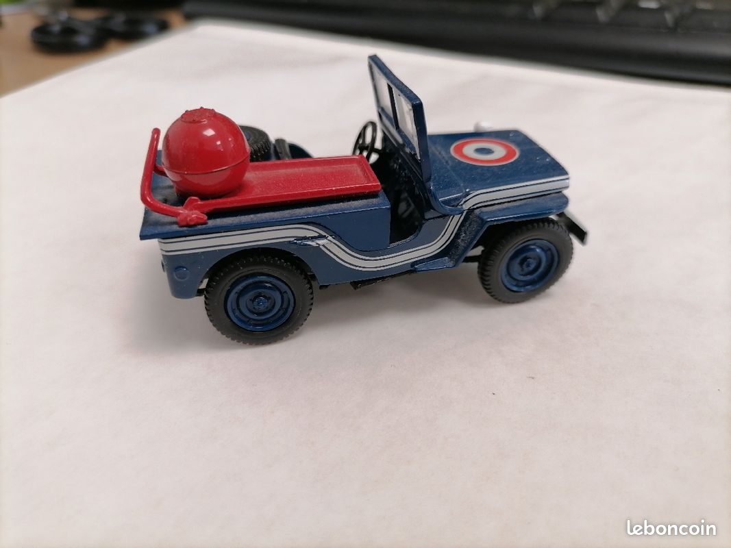 Voiture miniature de collection NOREV au 1/43 Jeep Willis gendarmerie (image 2)