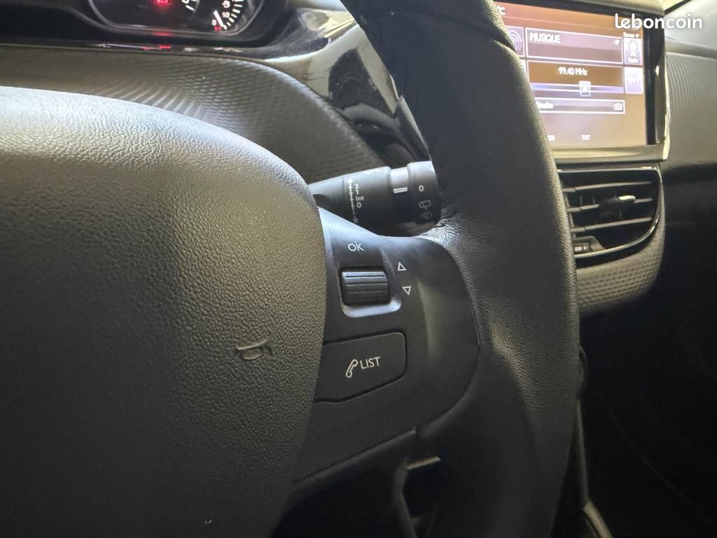 PEUGEOT 208 1.2l VTI 82ch Style 1ère Main Courroie de Distribution Faite Roue de Secours Capteur (image 29)