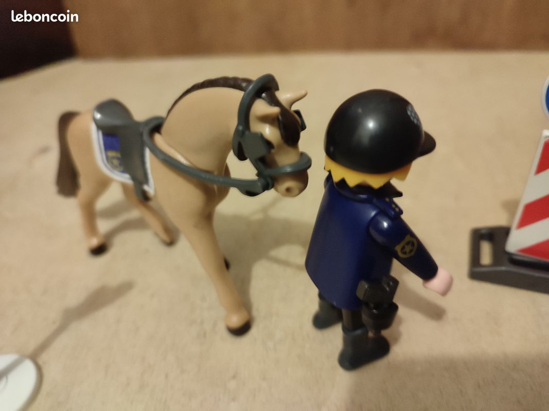 26 / Playmobil 9260 – Policier avec cheval (image 4)
