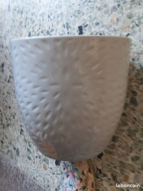 Cache pot en céramique (image 1)