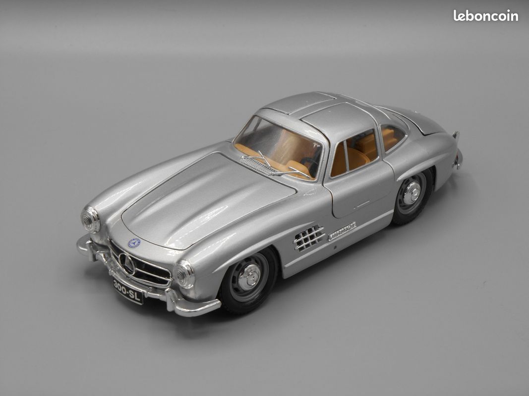 Mô hình xe Mercedes Benz 300SL 1954 Coupe tỉ lệ 1:18 Norev