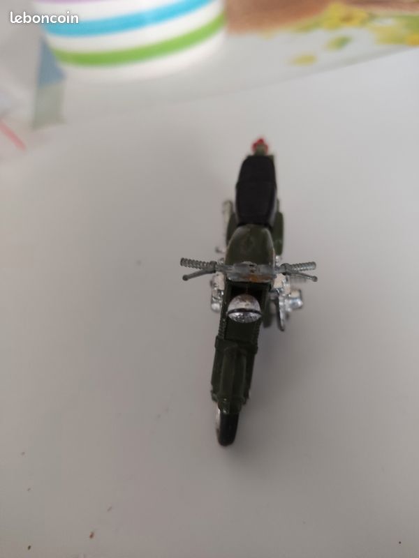 Jolie petite moto de collection (image 4)