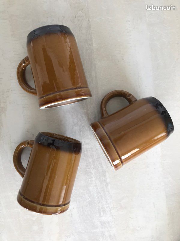 Lot de trois chopes à bière en grès céramique (image 3)