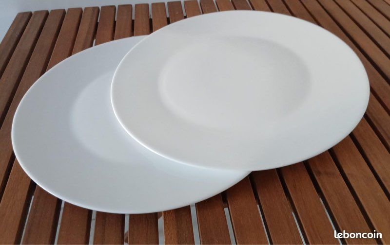 Lot de 2 très grandes assiettes blanches (image 1)