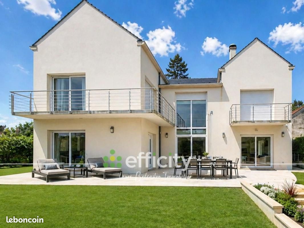Maison 10 pièces 270 m² · à Quincy-sous-Sénart · 270 m² · 699 000 €