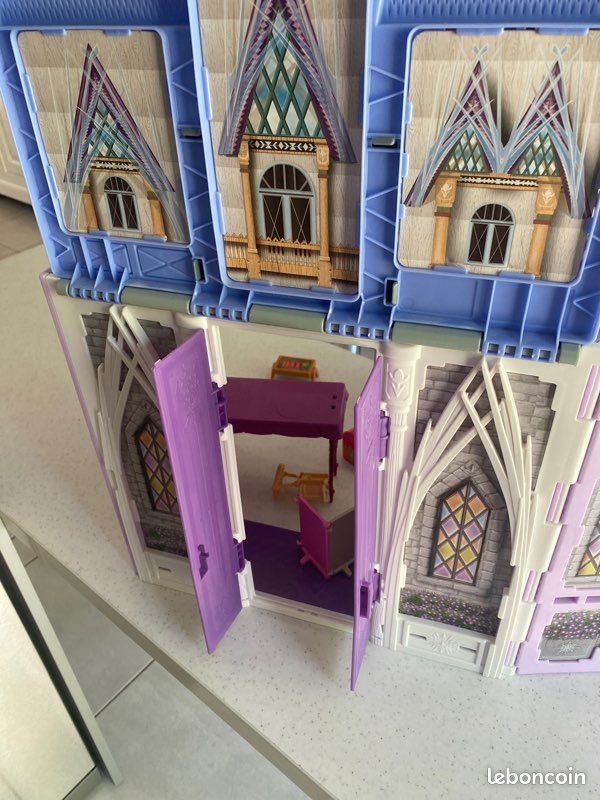 Château Barbies reine des neiges pliable avec qqs accessoires (image 5)