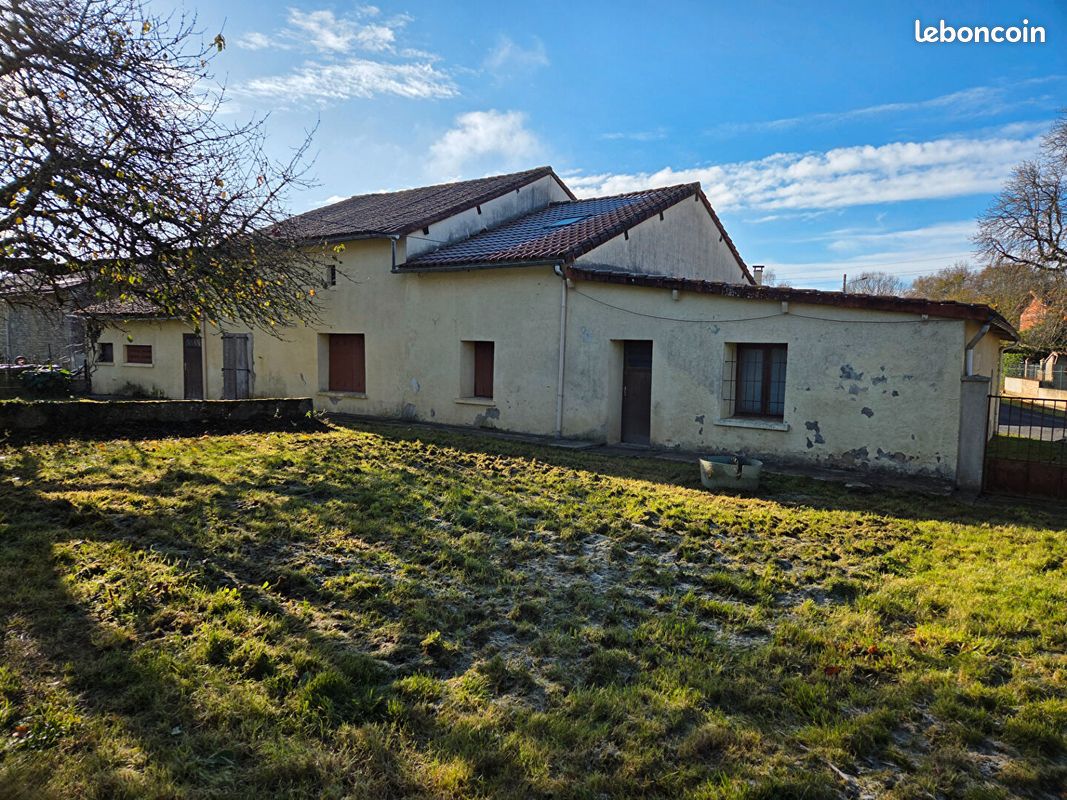 Maison 9 pièces 173 m² · à Savigné · 173 m² · 124 000 €