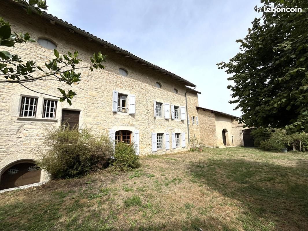 Maison 12 pièces 357 m² · à Cornod · 357 m² · 420 000 €