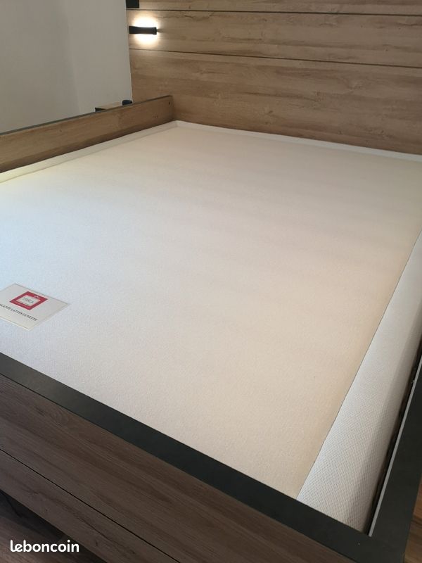 Sommier 160x200cm tapissier TRECA de 2018 VALEUR NEUF 850e (image 1)