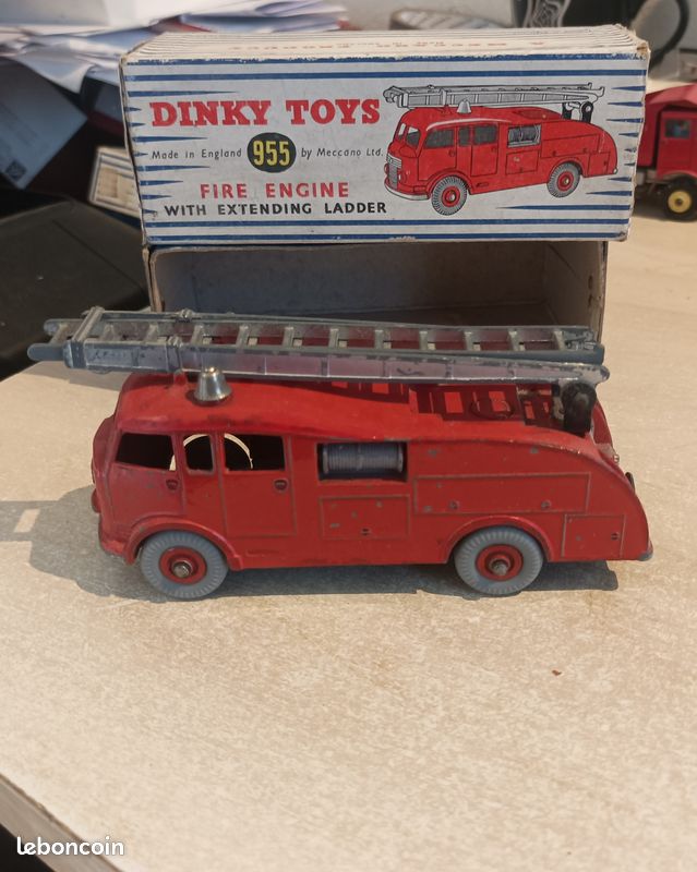 ANCIEN DINKY TOYS CAMION DE POMPIER Made in England par MECCANO Ltd EUR 15,00 - FR