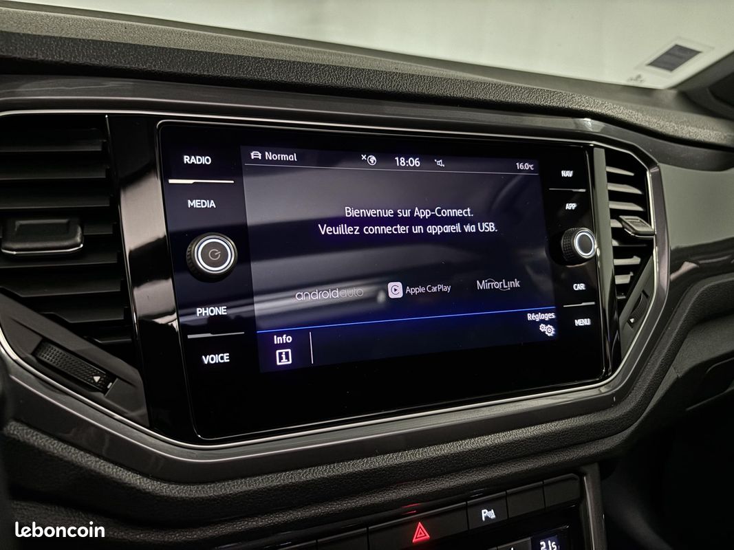 VOLKSWAGEN T-ROC 2.0 TDi 150 R-LINE DSG7 ATTELAGE CAMERA ACC (image 19)