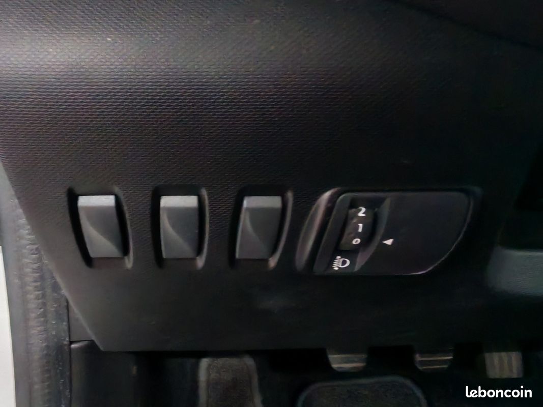 RENAULT TWINGO III 1.0 SCe 70 eco2 Stop Start Zen (image 26)