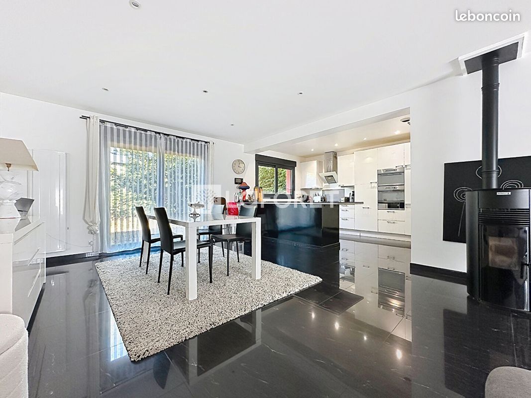 Maison 5 pièces 135 m² · à Montfermeil · 135 m² · 429 000 €