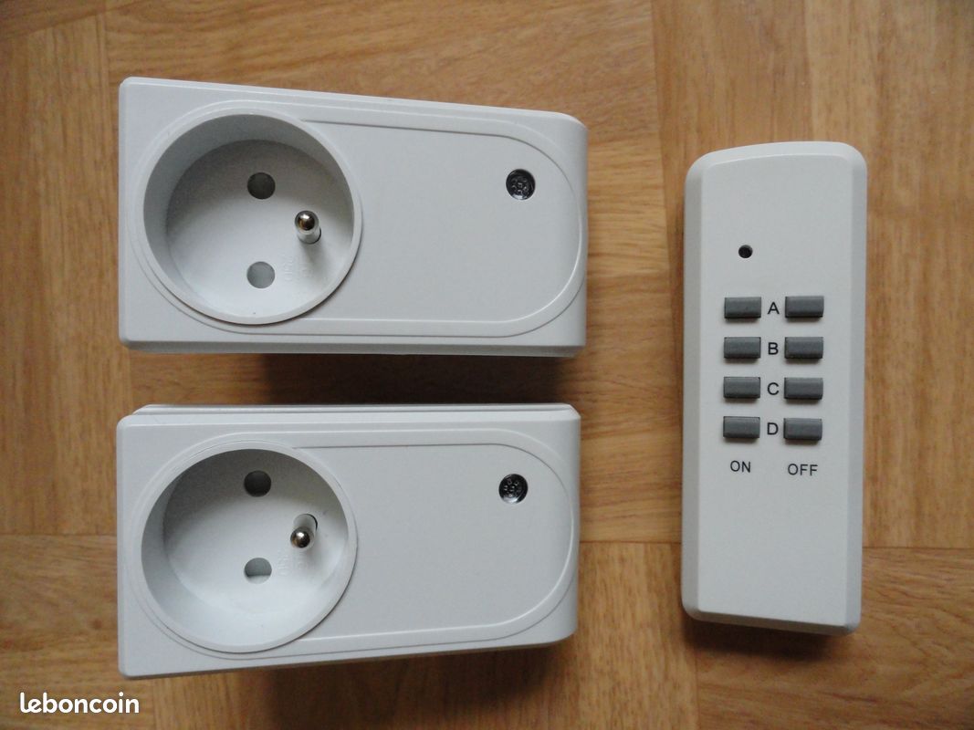 2 prises 2P+T commandées avec télécommande 4 canaux - TRES BON ETAT - (image 1)