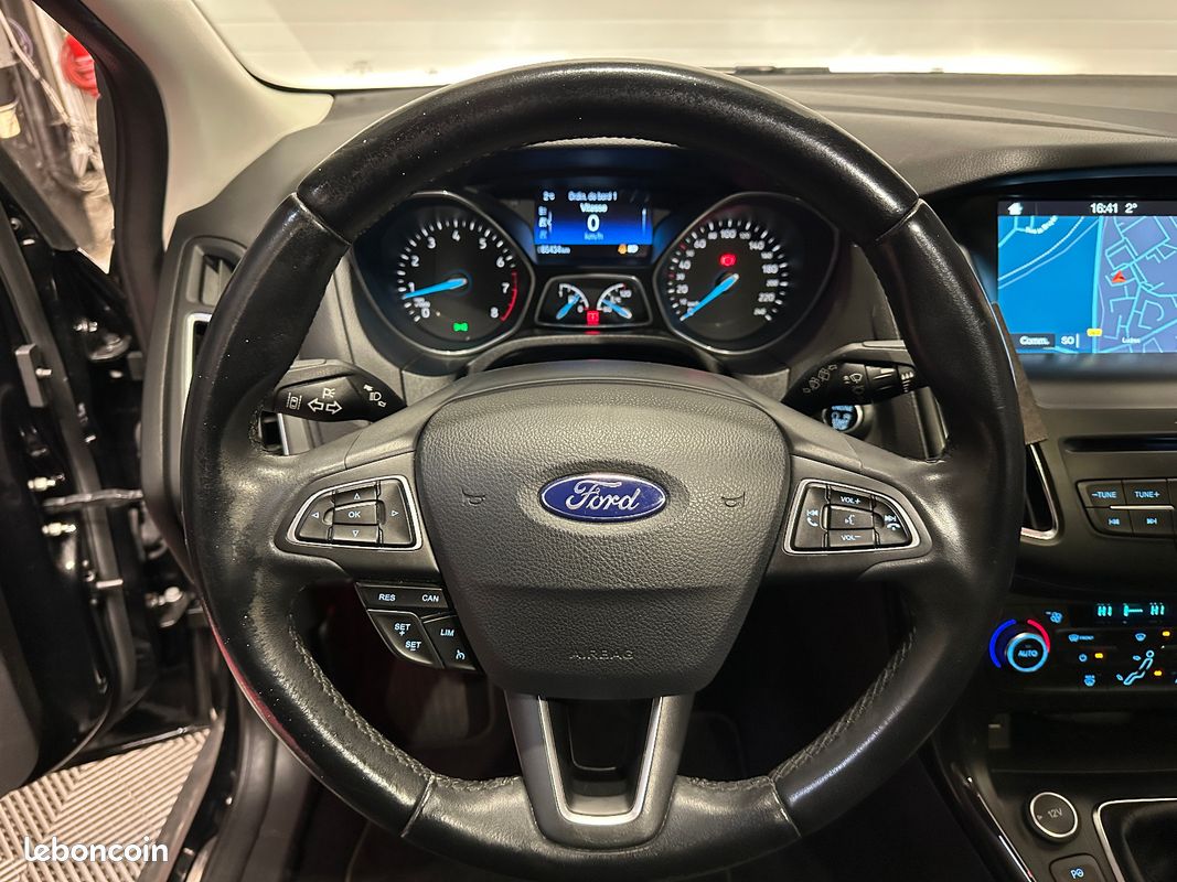 FORD FOCUS 1.0 EcoBoost 125ch Titanium (image 24)