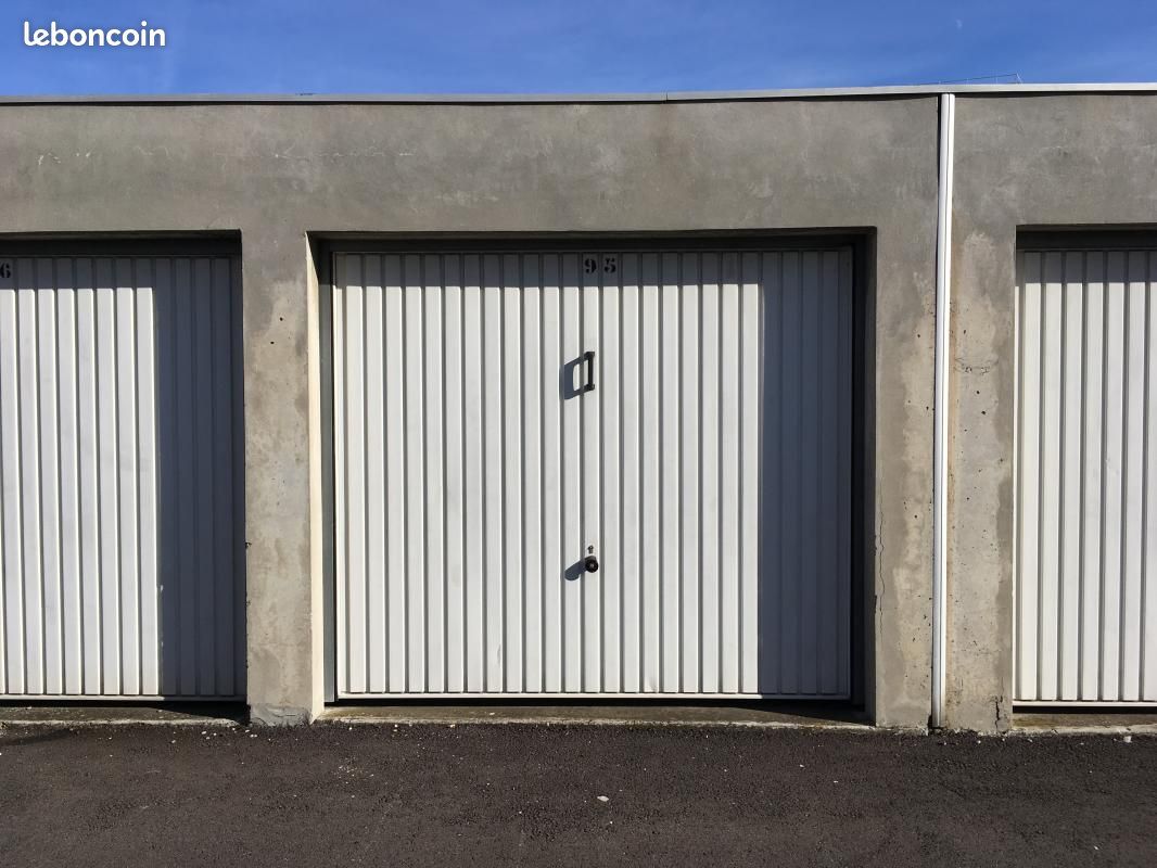 Parking 13 m² · à Vénissieux · 13 m² · 89 €/mois