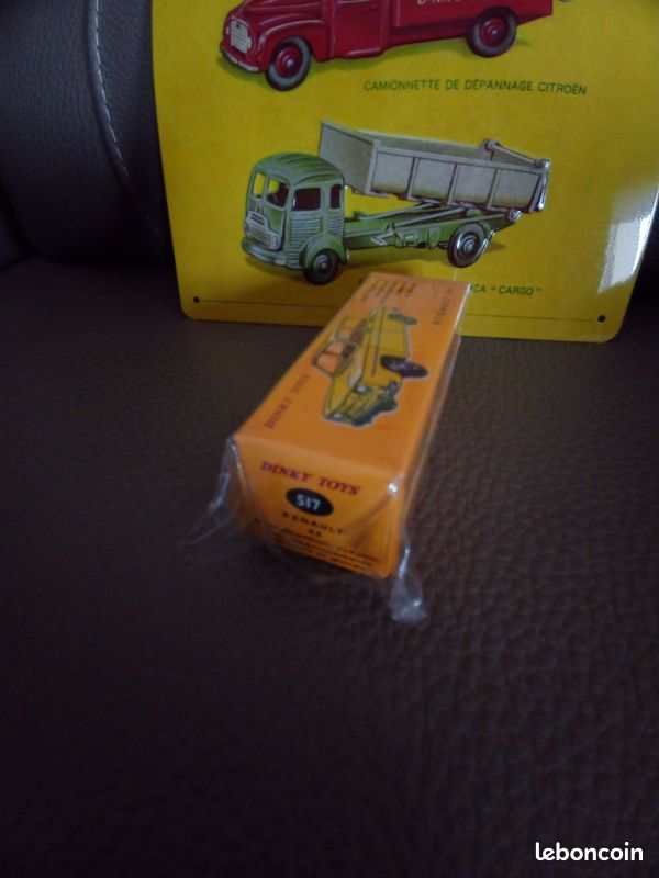 DINKY TOYS RENAULT R8 jaune clair 517 - Collection