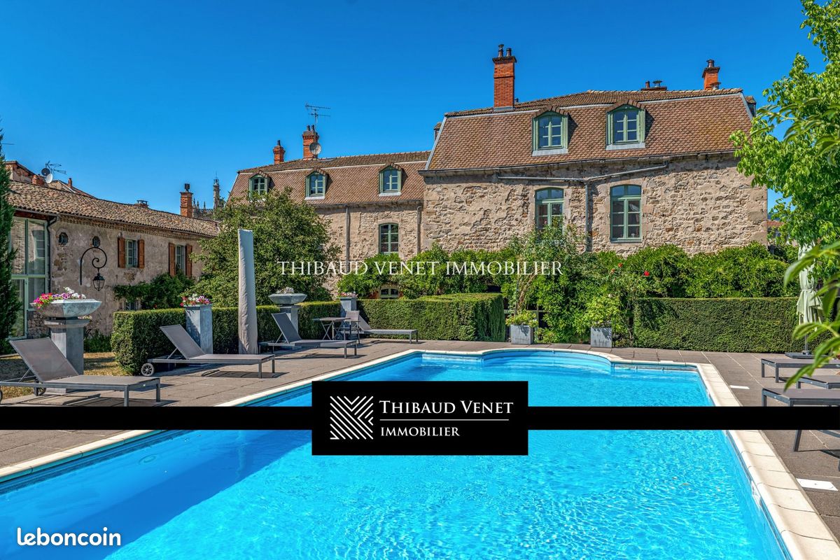 Maison 12 pièces 933 m² · à Ambert · 933 m² · 885 000 €